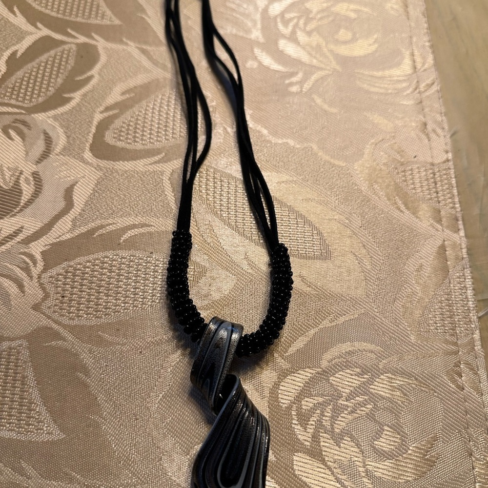 Elegant Black and Silver Necklace - Picture 5 of 6